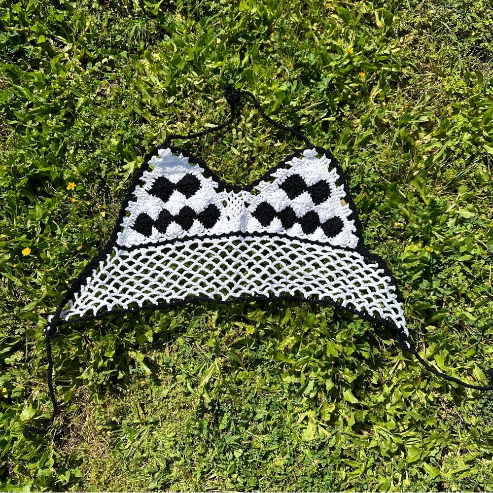 OH YES crochet tank top - size small